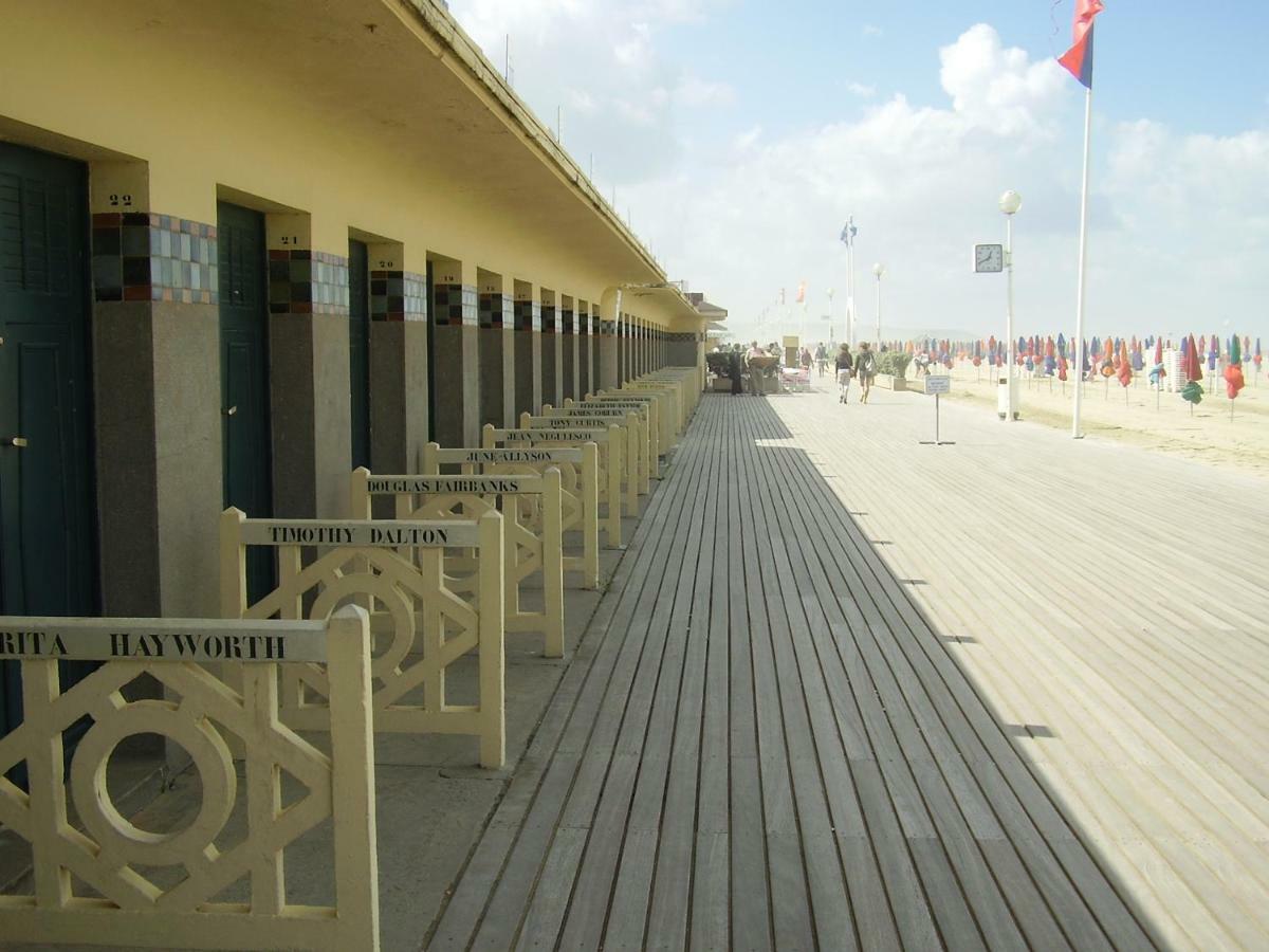 Les Quais De Trouville-sur-Mer